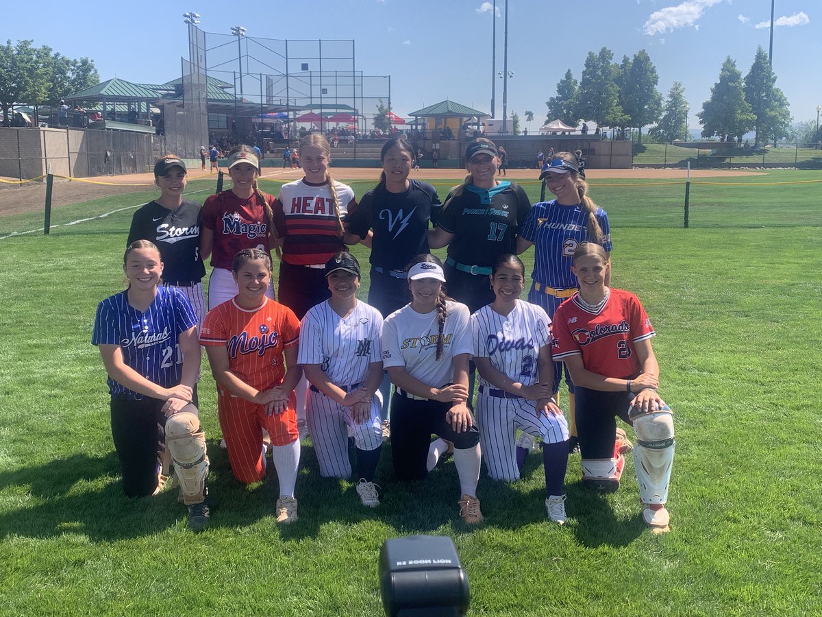 mrcloe04's tweet photo. Day 1 in Colorado is a wrap. Got to coach 3 All Star Games and met some wonderful young women. https://t.co/iEXkTX6Hyh