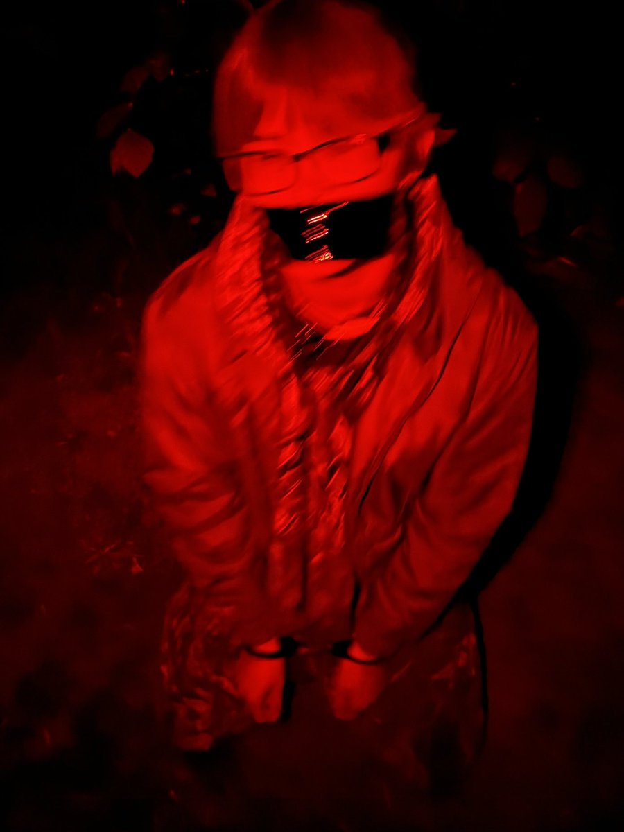 bluebutchdeer's tweet photo. bound &amp; blurry https://t.co/7N1yU0sYwg