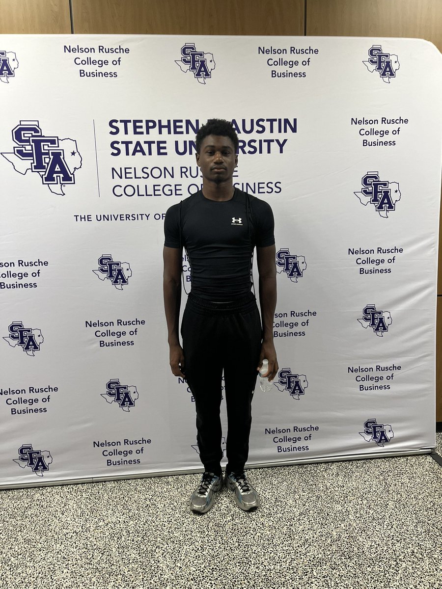 MalachiBen_27's tweet photo. I had a great time with some good coaches at SFA Elite football camp. I’m learning, working on my craft and getting better each day. My college visit was amazing also.@Coach_Guap @SFASU https://t.co/NPTm6moWMY