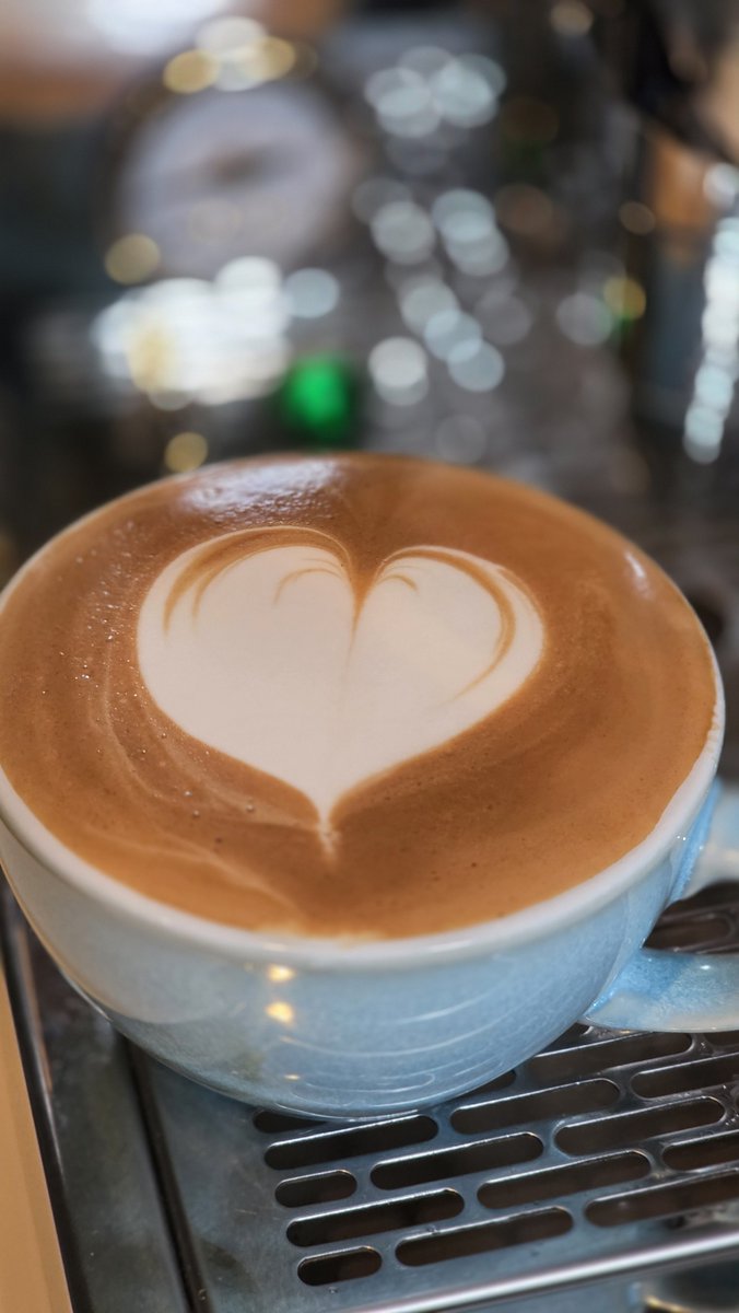 espressobaobab's tweet photo. おはようラテ練習☕非日常→現実☺
ステキな1日を🌈 https://t.co/LuFsW4x4t6