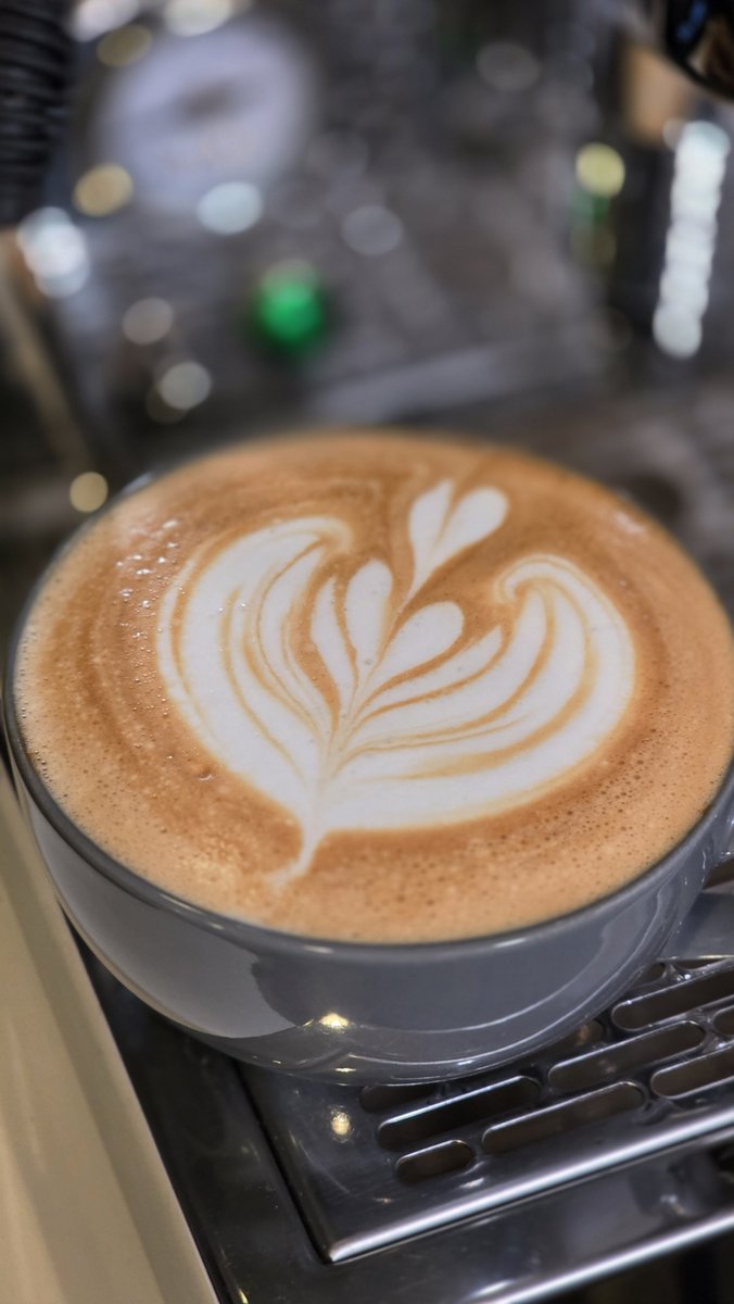 espressobaobab's tweet photo. おはようラテ練習☕非日常→現実☺
ステキな1日を🌈 https://t.co/LuFsW4x4t6
