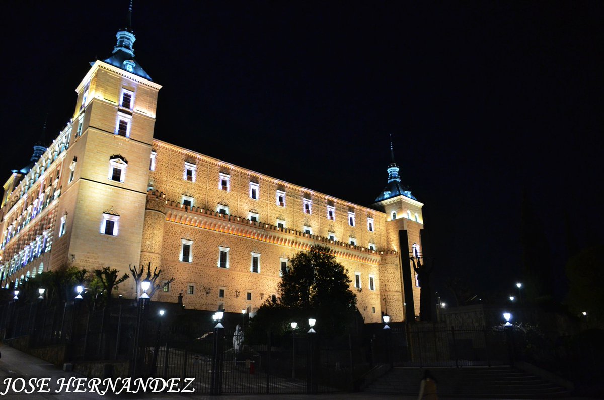 joseherfer2's tweet photo. Alcázar de Toledo. Si queréis ver más fotos y LEER de dónde viene la expresión "ponerte mirando para Cuenca" pinchad en las letras azules y os saldrá solo:
https://t.co/9IOOluIlsP
Feliz día. https://t.co/WgMN3R6NLs
