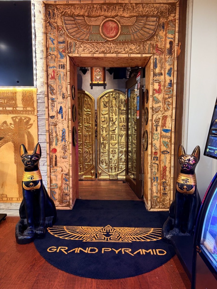 Grand_Pyramid's tweet photo. ✨🇪🇬 飯田橋に、まるでエジプトを旅しているような気分になれるお店があるんです 🍽️

平日ランチは¥2500のビュッフェスタイル✨
20種類以上の本格エジプト料理を楽しむことができます 🥘✨

香ばしいグリル料理やスパイス料理、新鮮なサラダまで、
ひと皿ごとに本場の味を感じられます 🇪🇬🐪

異国感あふれる落ち着いた空間は、
ゆっくりランチしたい日や女子会にもぴったり ☕🌺✨

さらに、ハイビスカスティー🌺レモンミントティー🍋も飲み放題 ✨

この雰囲気と料理の内容で¥2500はかなり魅力的です 😳🔥

#東京ランチ #飯田橋グルメ #エジプト料理 #東京グルメ #ビュッフェ #食べ放題 #穴場グルメ #映えランチ #女子会ランチ #異国気分
