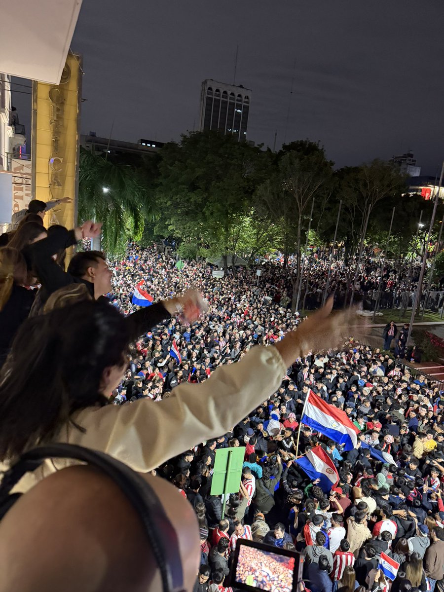 ElMengem's tweet photo. Paraguayan Government has just announced a national holiday. No wonder when the streets look like this as we head to the middle of the night https://t.co/8ZTcQVSUcO