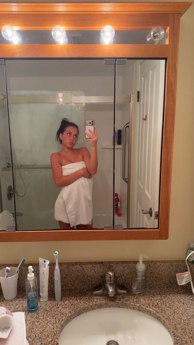 all4emory's tweet photo. teens in towels make you twitch https://t.co/C0kenZzRze
