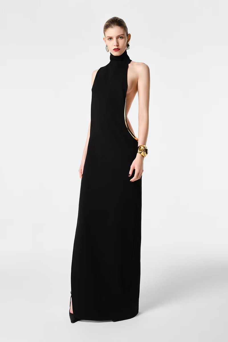 neptuneptunee's tweet photo. #LISA wears REVOLVE Raye Gown in Black on her vacation in Utah➰ https://t.co/cyXhNV4l1e
