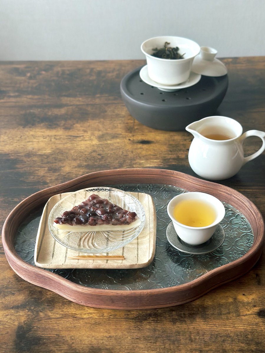 huwaro_yakuzen's tweet photo. 夏越しの祓の朝茶🫖
・青心大冇 緑茶｜教室にて自製
・水無月

教室で揉捻と焙煎を体験した緑茶を淹れました。爽やかな新緑の香りと香ばしさ。自分で作ったと思うと特別感ありますね✨
手作りの水無月とともに。今年も半年お疲れさまでした。汚れを祓って、また良きスタートを🍵
#ふわろ茶日記 #茶好連 https://t.co/ey57sZysR1