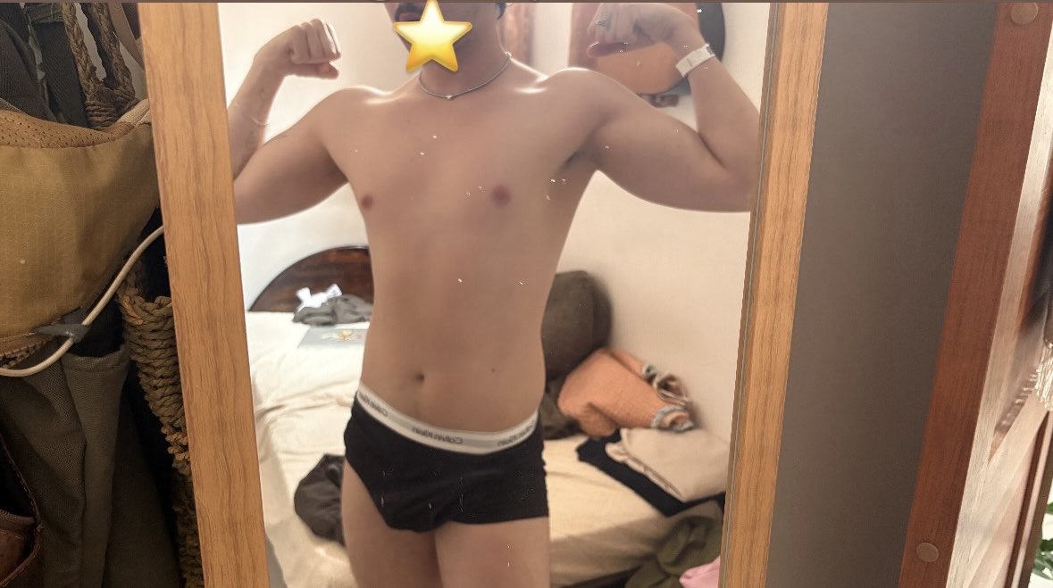 vvvennn7's tweet photo. teach me how to flex https://t.co/x5AQRPTXPs