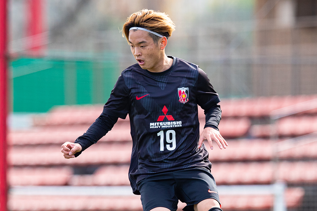 REDSOFFICIAL's tweet photo. [本間至恩選手 FC東京へ完全移籍のお知らせ]

このたび、本間至恩選手(25歳)がFC東京へ完全移籍をすることとなりました。

♦️本間 コメント
https://t.co/YrWWtpiMfb

#本間至恩
#urawareds #浦和レッズ #WeareREDS https://t.co/ZtBZ3o7We7