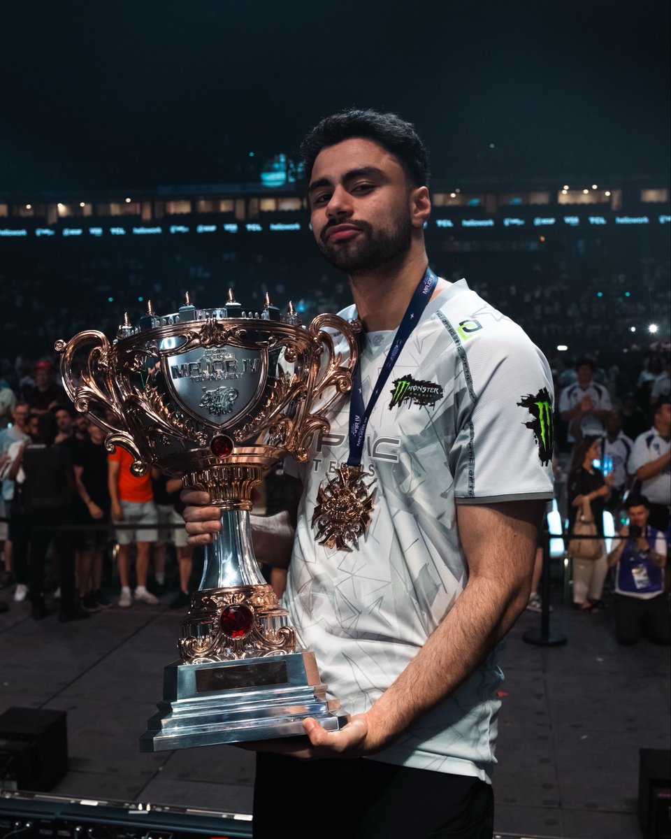 TheHelgy's tweet photo. Yesterday was fkn insane #GreenWall https://t.co/belA7oG4JU