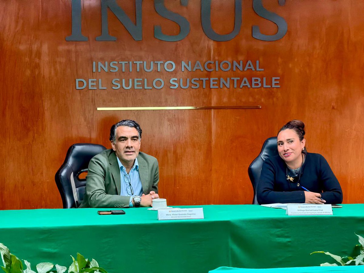 INSUS_Oficial's tweet photo. Nos reunimos con la presidenta municipal de #Coyotepec, #Edomex, para dar seguimiento a la regularización del suelo y acordar acciones que agilicen estos procesos en beneficio de las familias, con apego a la normatividad. 🤝🏡 https://t.co/kZMKfKBpMm