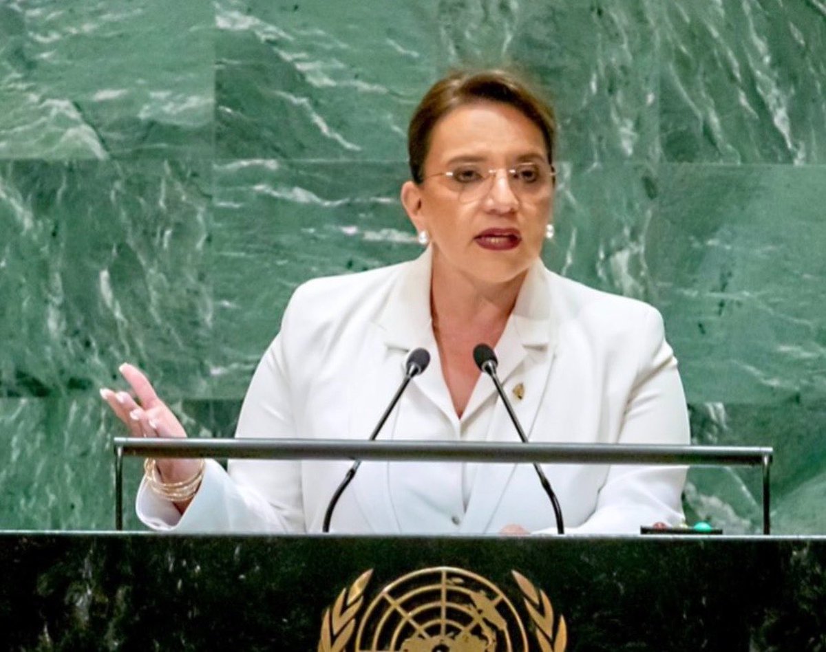 EnriqueReinaHN's tweet photo. La impunidad en Honduras ya existente pero que crece con el Golpe de Estado del 28 de junio de 2009 llegará pronto a su punto más terrible, una derrota a la institucionalidad, un triunfo de la democracia fallida, un golpe, dos fraudes, un narco estado y la última imposición presidencial, el cinismo jurídico del lavado de casos y causas. Son el abismo de la ilegalidad, con triunfalismo hoy lo celebran los cómplices de 17 años de crímenes. Nada es para siempre y todos los regímenes corruptos colapsan en su núcleo de perversidad  tarde o temprano. La lucha por Honduras continuará y recordemos a los mártires y caídos en defensa de la libertad.