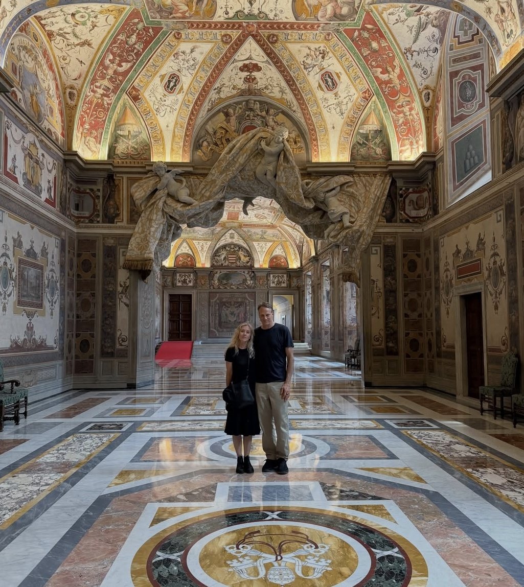 CatholicArena's tweet photo. VATICAN 🇻🇦 🛹 

Skateboard legend Tony Hawk visited the Vatican and shared a photo from the Sala Ducale inside the Apostolic Palace https://t.co/cVMHkzQCX2