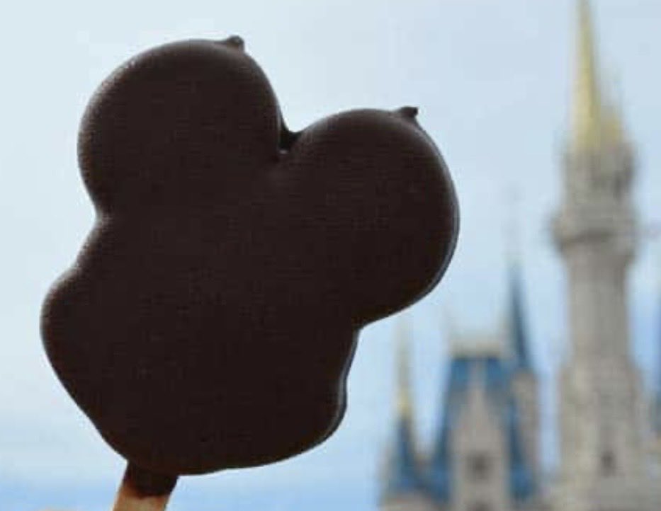 Jessy8387's tweet photo. @FreddyLA7 Freddy come join us for a Mickey bar to ease your sorrow before you head home. https://t.co/kkA7KccvCM