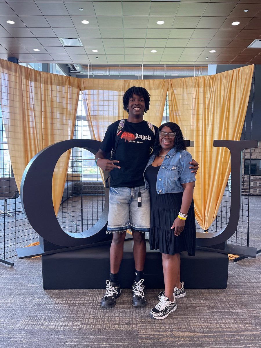 Christian0Adams's tweet photo. Legacy in the making? 👀 My mom walked these halls… now it’s my turn to see if this is where my next chapter begins. 💛🖤 @oaklandu #OaklandUniversity #FutureGrizzly #CollegeVisit #CollegeBound #Class2026 #Legacy #FirstStep #CampusTour #CollegeDecision #NextChapter #FamilyLegacy https://t.co/ix5mfk0OJD