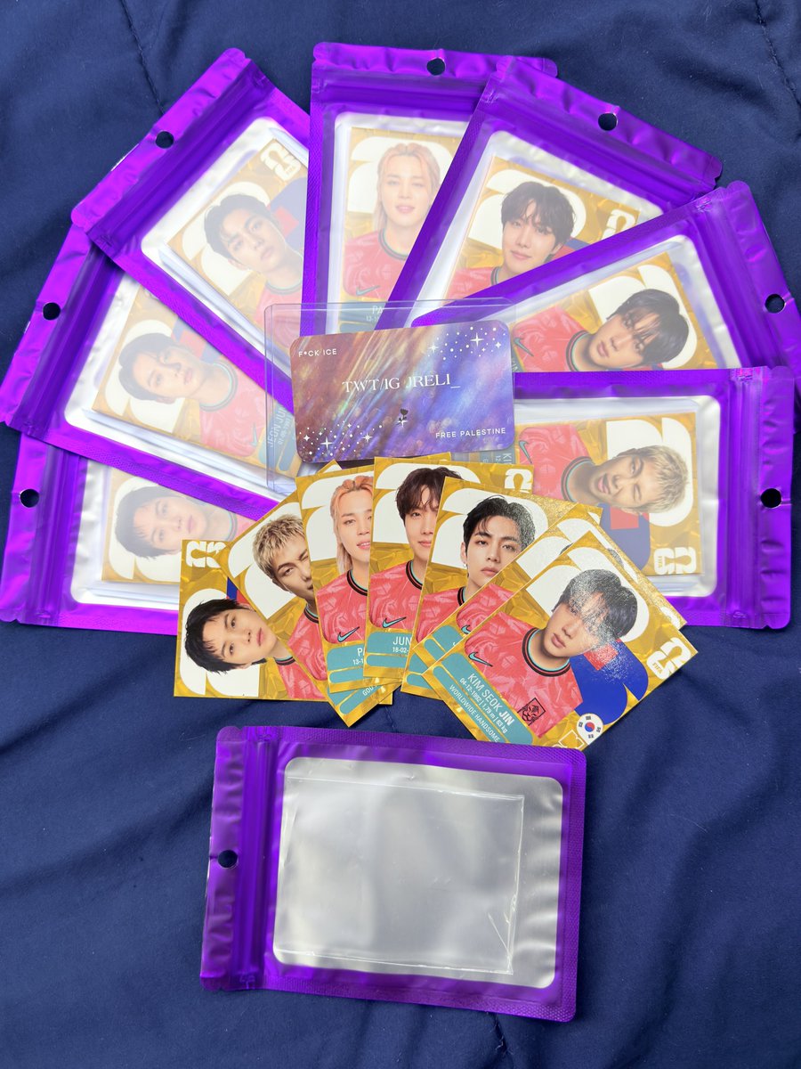 JrEli_'s tweet photo. Hi everyone,
Just wanted to post that I’ll be giving away freebies at the @BTS_twt shows in Chicago on August 27th and 28th.
Day 1 Freebies will be handmade bracelet with stickers
Day 2 Freebies will be FIFA 7pc Set
#BTSfreebies #BTSinChicago
#BTS_ARİRANG #Arirang_Chicago https://t.co/1KLrEwvSWa