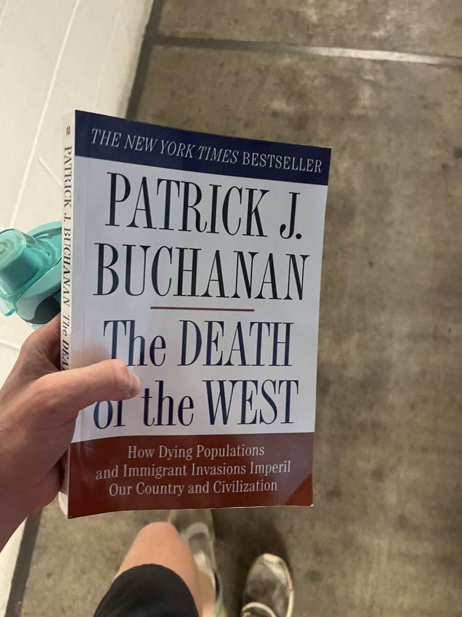 notFFranks's tweet photo. Light reading acquired https://t.co/bTB4dqQuXi