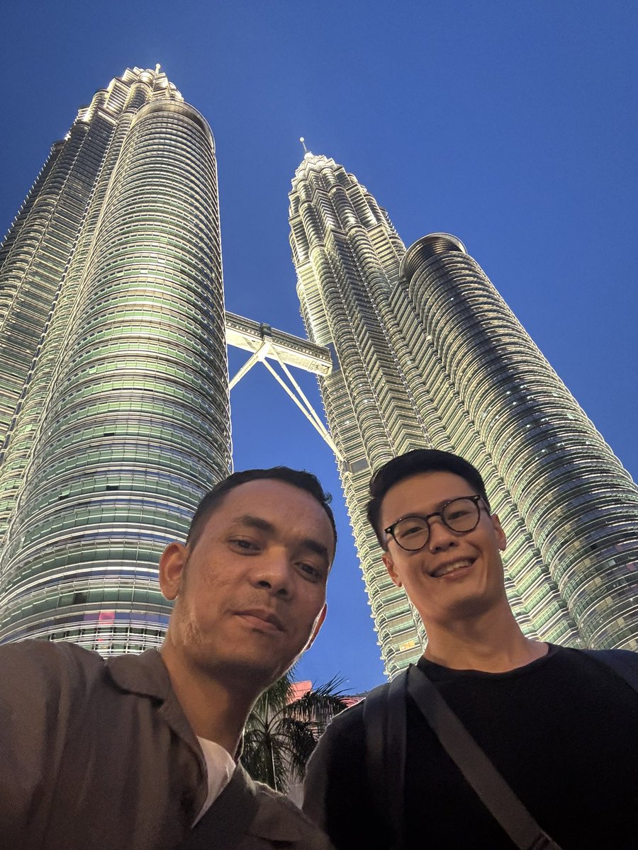 kidonthebridge's tweet photo. Thank you for choosing to spend your last days here with me. Safe travels, until our paths cross again. ✈️🇩🇪 https://t.co/jzrFAl1dpY