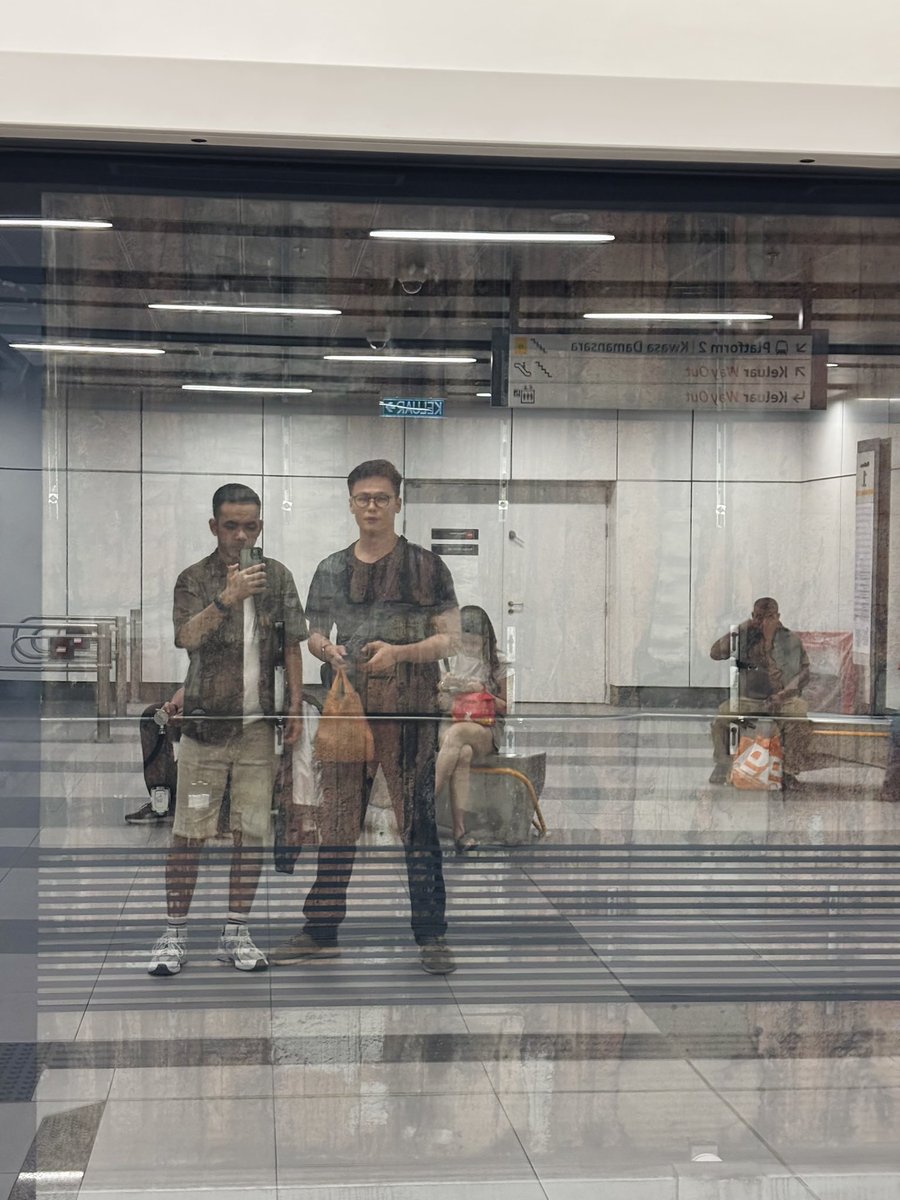 kidonthebridge's tweet photo. Thank you for choosing to spend your last days here with me. Safe travels, until our paths cross again. ✈️🇩🇪 https://t.co/jzrFAl1dpY