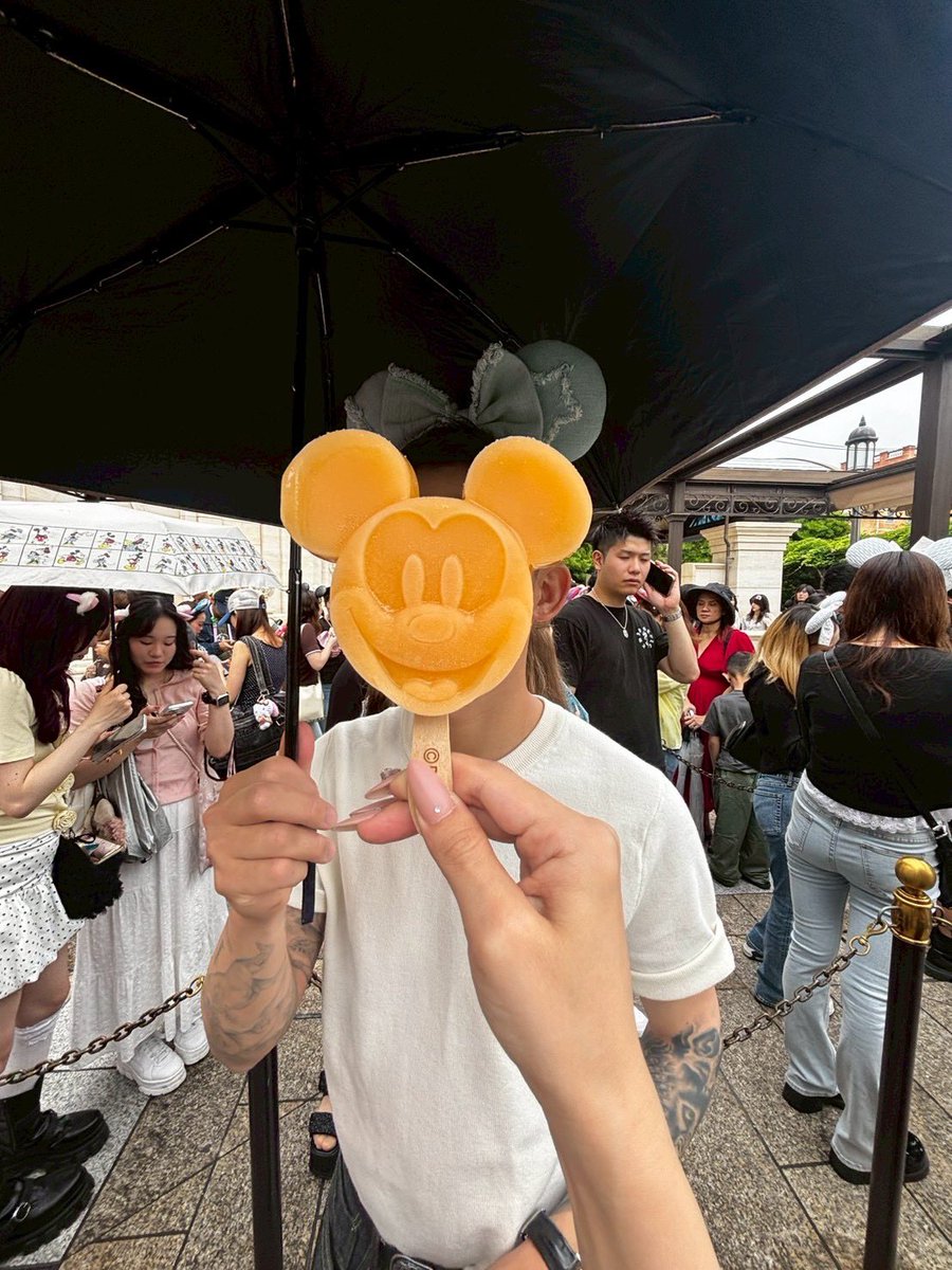 gorilla_cmp's tweet photo. みんなとキーホルダー作ったりくまとディズニー行ったりとても楽しい休日でしたが、1日休んだだけで信じられないくらい仕事が溜まりました。 https://t.co/E7ve7Tg90j