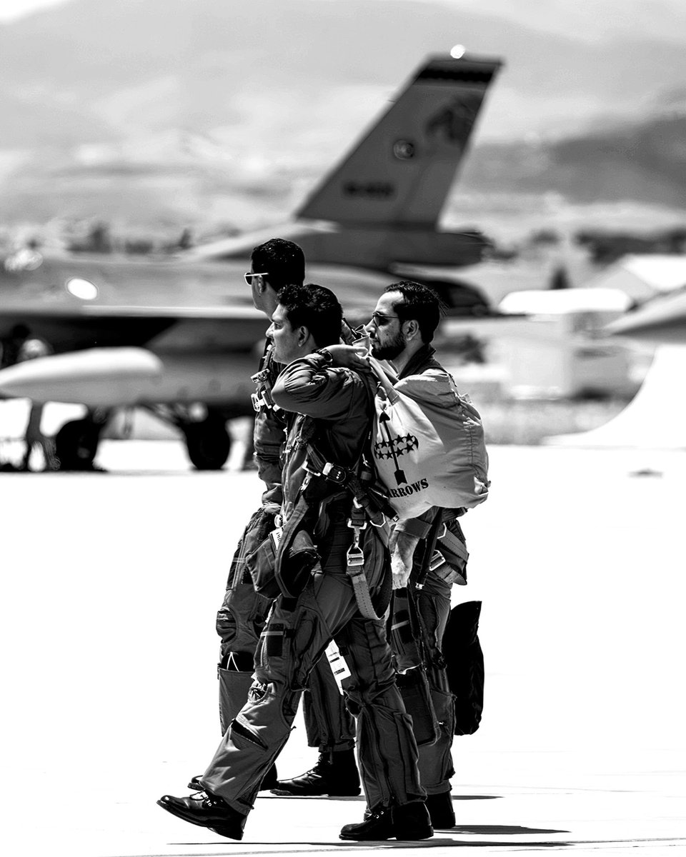 captainmojiz's tweet photo. 𝙏𝙝𝙚 𝙋𝙖𝙠𝙞𝙨𝙩𝙖𝙣𝙞 𝙨𝙩𝙮𝙡𝙚. 𝙉𝙤 𝙘𝙤𝙢𝙥𝙧𝙤𝙢𝙞𝙨𝙚. 🇵🇰🦅 https://t.co/JgJ8BcYn5D