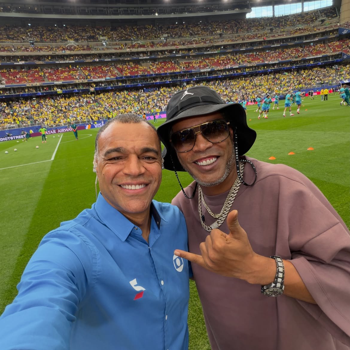 10Ronaldinho's tweet photo. https://t.co/eD9Rv2IPI6