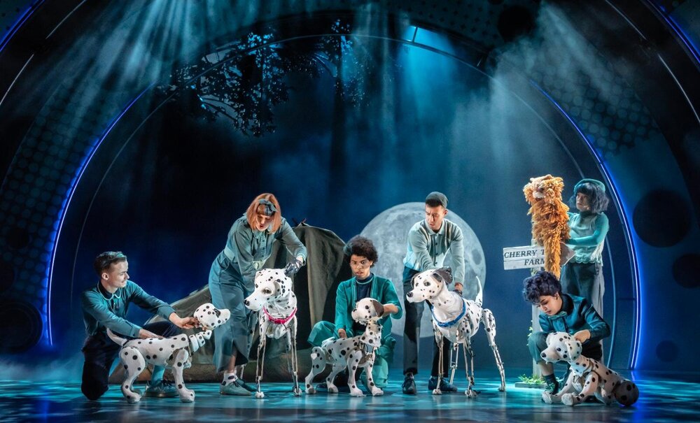 fashionpressnet's tweet photo. ミュージカル『101ダルメシアンズ』日本初演が東京・大阪で、愛らしい犬たちが舞台上に登場

全キャスト・公演日程・チケット情報解禁 - https://t.co/PCzqXFBMmV https://t.co/D7Fc7T7iCE