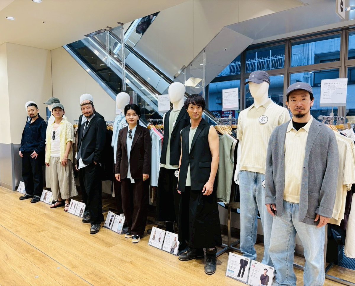 GGarage3's tweet photo. 🟥⬜️ UNIQLO下北沢 × G.GARAGE ///​ ⬜️🟥

シェイクスピアを、着る？
To Wear, or Not to Wear
UNIQLOの普遍が、シェイクスピアの言葉を纏う

無事に終演いたしました‼️

究極の普段着"で"究極の言葉"を紡ぐ
UNIQLO下北沢で、伝説の1日を共に過ごしてくだ���った皆様、誠にありがとうございました😌✨

￣￣￣￣V￣￣￣￣

『マクベス』
原作：#ウィリアム・シェイクスピア
翻訳：#松岡和子
演出・上演台本：#河内大和

出演　#河内大和、#真以美、#風間晋之介、#野村龍一、#渡部哲成、#三浦健人

2026年6月28日(日)
会場　#UNIQLO下北沢 店

次なる道へ、確実に繋がりました！！
これからの #ユニクロシェイクスピア
どうぞお楽しみに💃💃💃