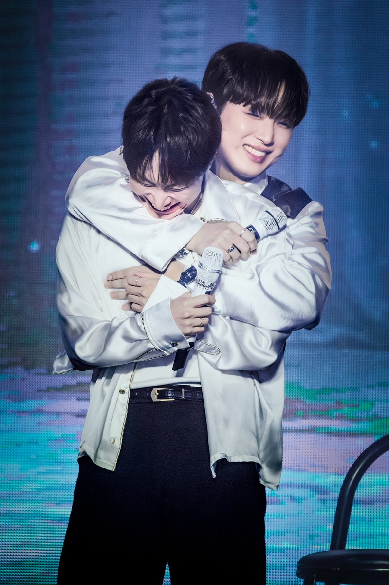 moomungny_ang's tweet photo. 260626 어썸스테이지 

💙

@BTOB_SEKwang @BTOB_IMHYUNSIK 
#서은광 #은광 #임현식 #비투비 #BTOB https://t.co/VGtfJy10yG
