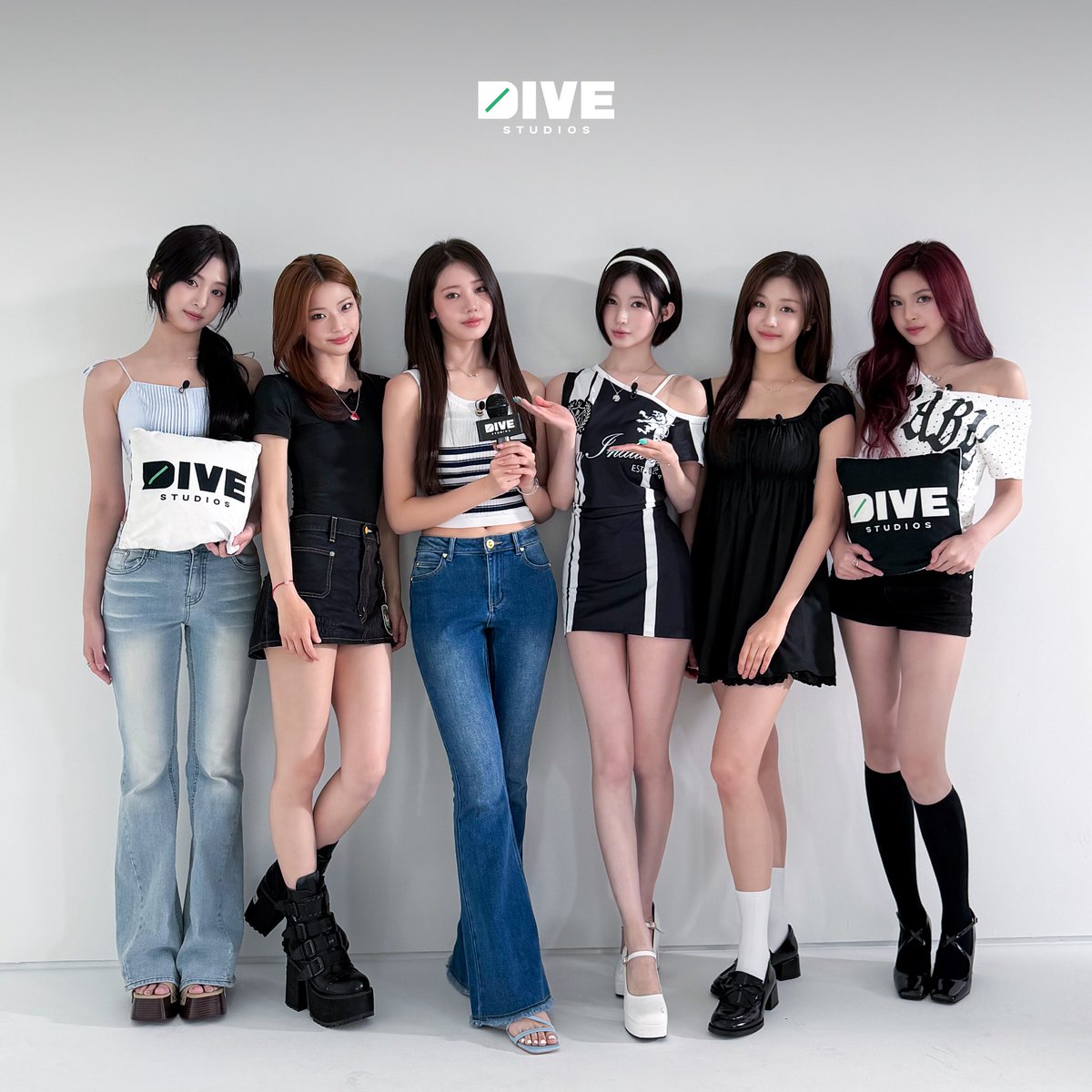 thedivestudios's tweet photo. [#HWAITING]
DIVE’s HWAITING returns⚡
with BABYMONSTER in the building!!

Kicking off their [CHOOM] world tour, the girls pulled up to DIVE for some games, chaos, and everything in between 🪩

🔗https://t.co/aa46V7JulP

Full video drops 7/1 6PM PT // 7/2 10AM KST 🙌
@YGBABYMONSTER_  @ygent_official 

#BABYMONSTER #베이비몬스터 #DIVEStudios #화이팅