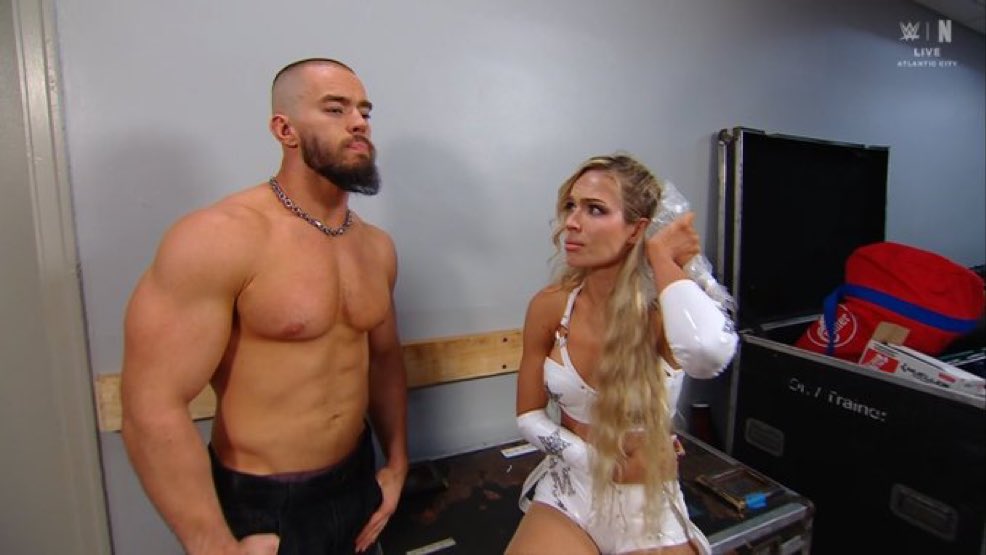 _kennythoughts's tweet photo. WAIT SHE WAS GETTING CRACKED?! https://t.co/IbeeQdMoZ4