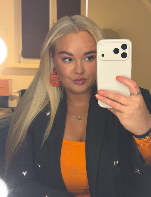 vivianbron_'s tweet photo. Nothing beats football night with a bit of Dutch pride. 🧡
Who's cheering for Oranje today?
#HupHollandHup #Oranje #WorldCup #VivianBron_ #DutchGirl #FootballNight https://t.co/4cb28DYLcf