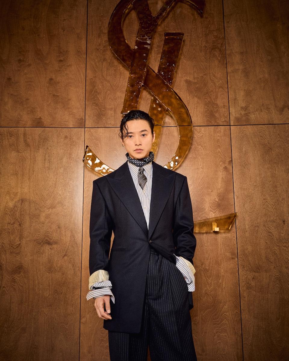 wwd_jp's tweet photo. 【スナップ】山﨑賢人、kemioらが来場　「サンローラン」2027年春夏メンズ・コレクション
https://t.co/IW7QHo2WFZ https://t.co/WBXeNTgdtt