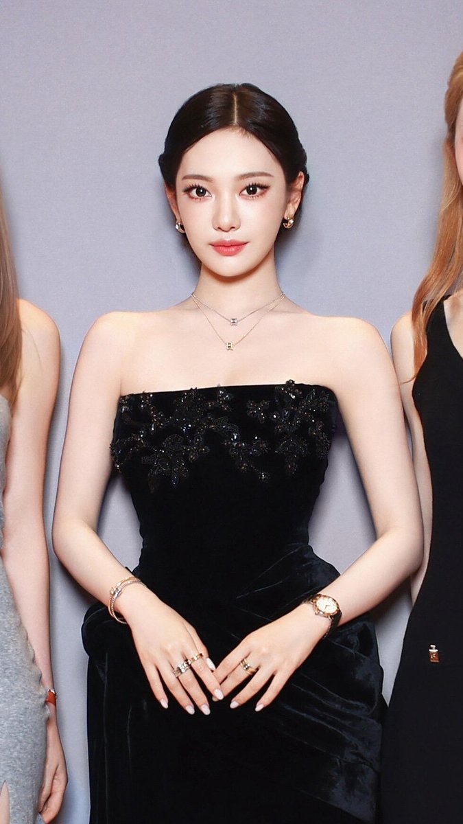 zzkkyy183811's tweet photo. NINGNING https://t.co/2czVOsOYxk