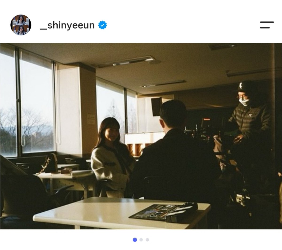 itsoovee's tweet photo. how she posted him                 how he posted her https://t.co/eyEsYGQu3D