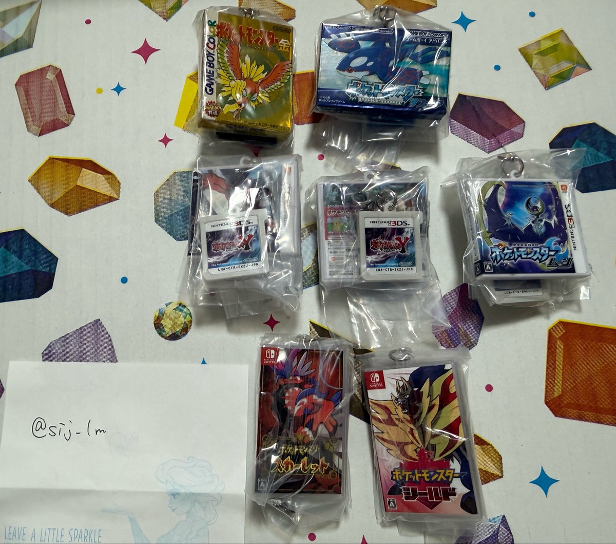 sij_lm's tweet photo. 【交換】
ポケモン パッケージ&amp;カートリッジ キーホルダーコレクション

1996-2002
【譲】金、サファイア
【求】 緑、銀

2006-2016
【譲】 Y×2、ムーン
【求】ダイヤモンド、パール、ブラック https://t.co/7YhQloiq17