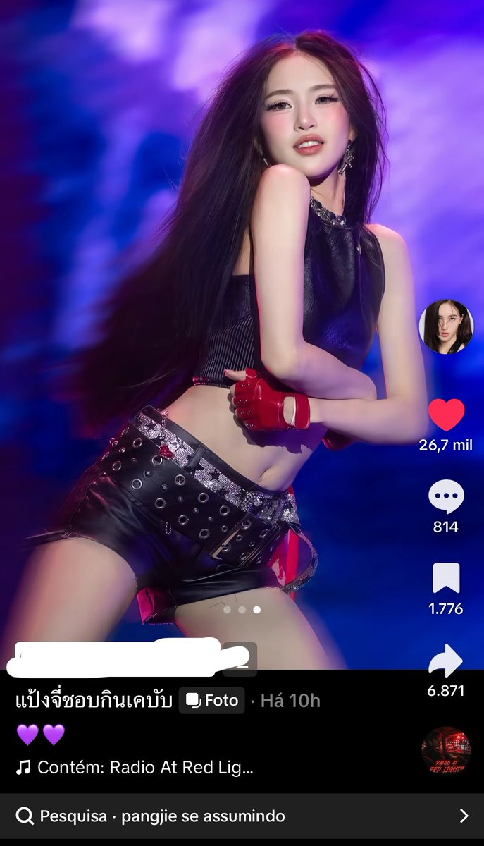 NoengSim's tweet photo. A Pangjie se assumiu lesbica no mes do orgulho?!!! VSFDR FARMOU AURA DELA! 

BOTOU A XRK E A BANDEIRA NA MESA, DIVAS FAZEM ASIIIIIIM!!!! https://t.co/l0Wz5YklnW