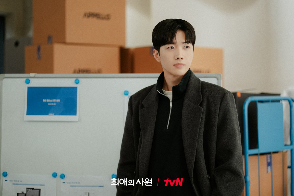 CJnDrama's tweet photo. 최애의 사원 NEWS📰 이달의 경제인 '강하기'
비주얼부터 능력까지 뛰어난 대표님 등장!
그래서 이력서는 어디로 내면 될까요..?🤩

오피스 성장 로맨스 <최애의 사원>
8/3 [월] 저녁 8:50 첫 방송 | tvN

#tvN #최애의사원 #MyBiasMyBoss
#강훈 #김혜준 #차우민
#즐거움엔20tvN #스트리밍은TVING https://t.co/fRCwRt1vCa