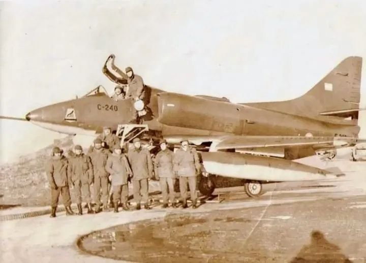 gonzaconti_18's tweet photo. #A4 #Skyhawk #C240 #FuerzaAereaArgentina #G5C #NHQP https://t.co/UBINpQFBYO