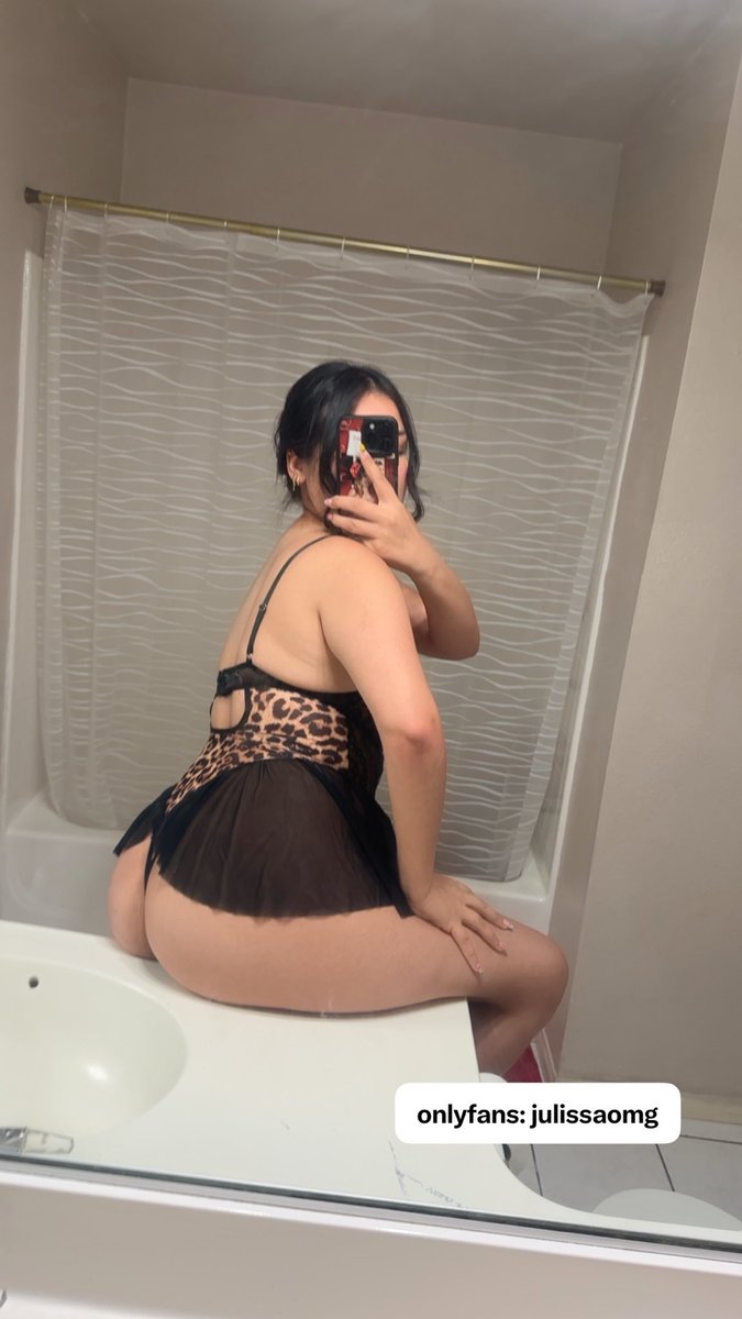 omgjulissaa's tweet photo. Like + comment to get a free pic in your DM’s ;) will show proof! Must be following 😘 https://t.co/BNlSIP302H