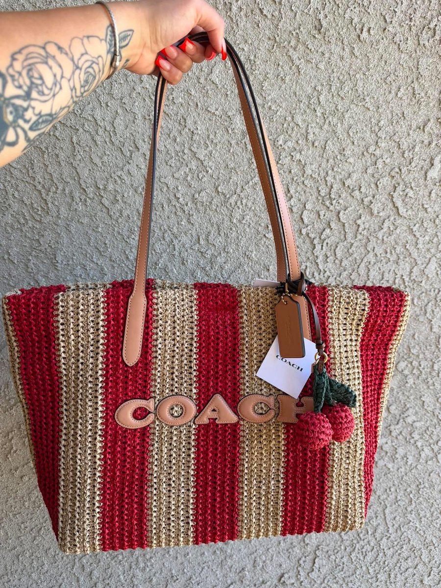 niy2pretty's tweet photo. It’s giving beachy I love it 🍒🏖️☀️ https://t.co/nqJe4Ln9Vb