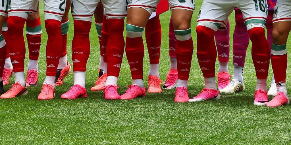 ryanhammer09's tweet photo. Biggest thing I hate about the World Cup is EVERYONE wearing pink boots 

Major miss by Nike, Adidas &amp; Puma this year, let’s have some differentiation please https://t.co/ItewziBsOC