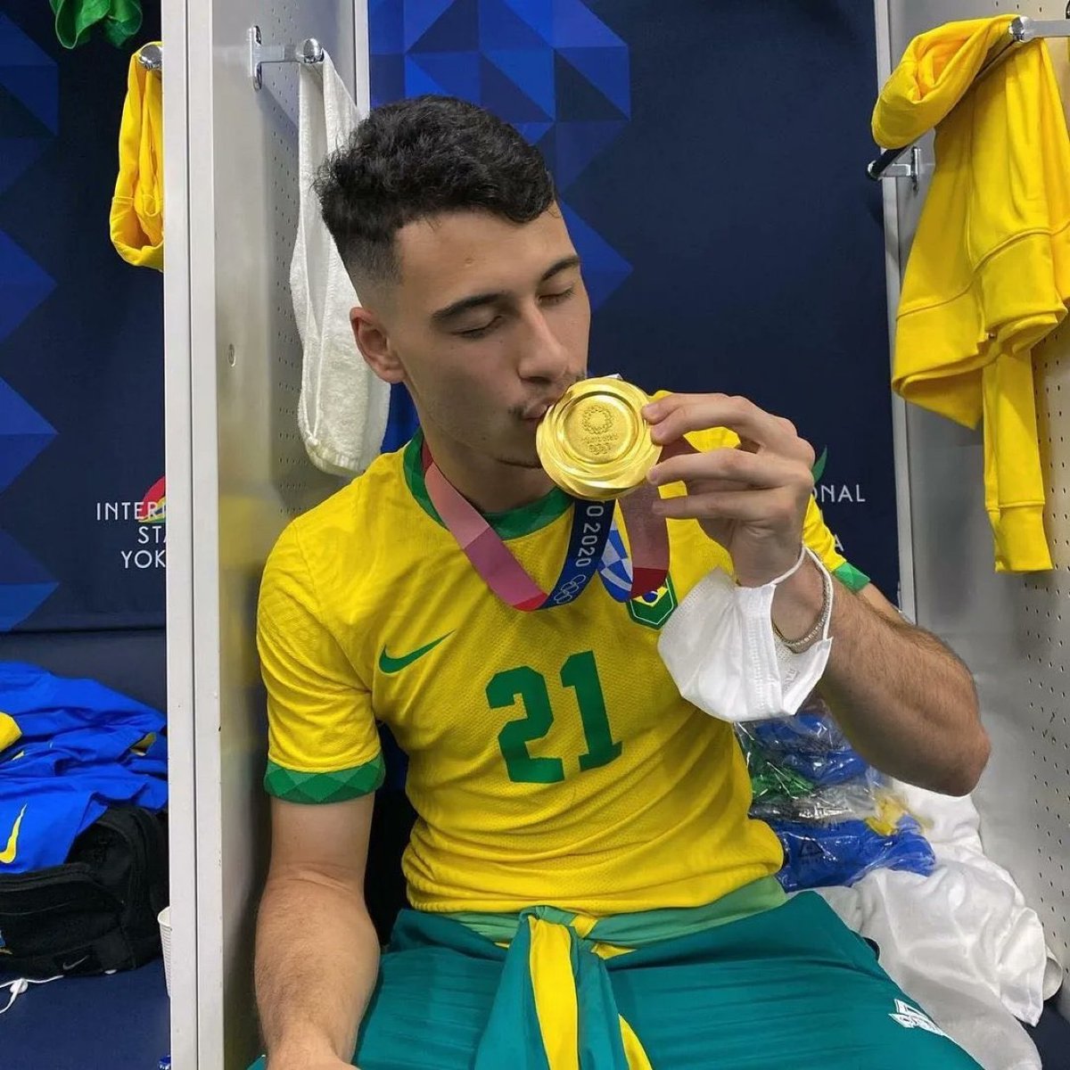 ArsenalN7's tweet photo. Just a friendly reminder that Gabriel Martinelli is an Olympic Gold Medallist. Big game player. Serial winner. Talent of the Century 🏅 https://t.co/7oXdvRpEL8