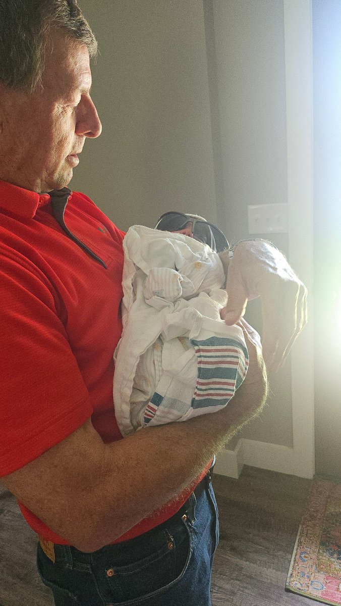 DeobiSu's tweet photo. If your dad doesn't put sunglasses on your newborn is he truly a grandfather? https://t.co/6woUE1LQR5