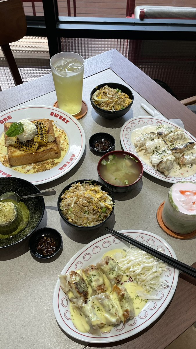 lostrussianblue's tweet photo. gyoza and matcha day https://t.co/M4Pjwe0AJp