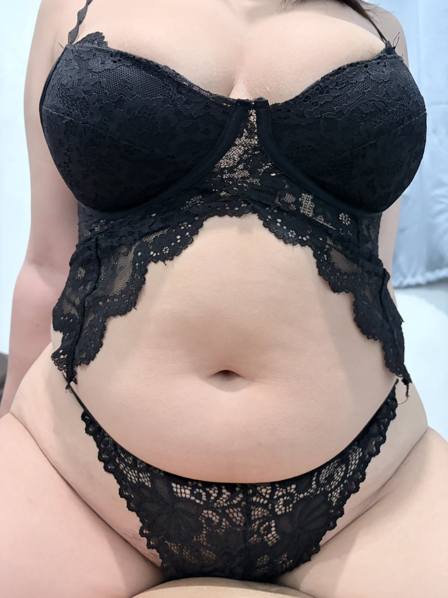 CrypticnesSex's tweet photo. หลงรักลูกไม้สีดำ จัดแฟนคาชุดลูกไม้นี่มันฟินจริงๆ https://t.co/CjXtOHpLEk
