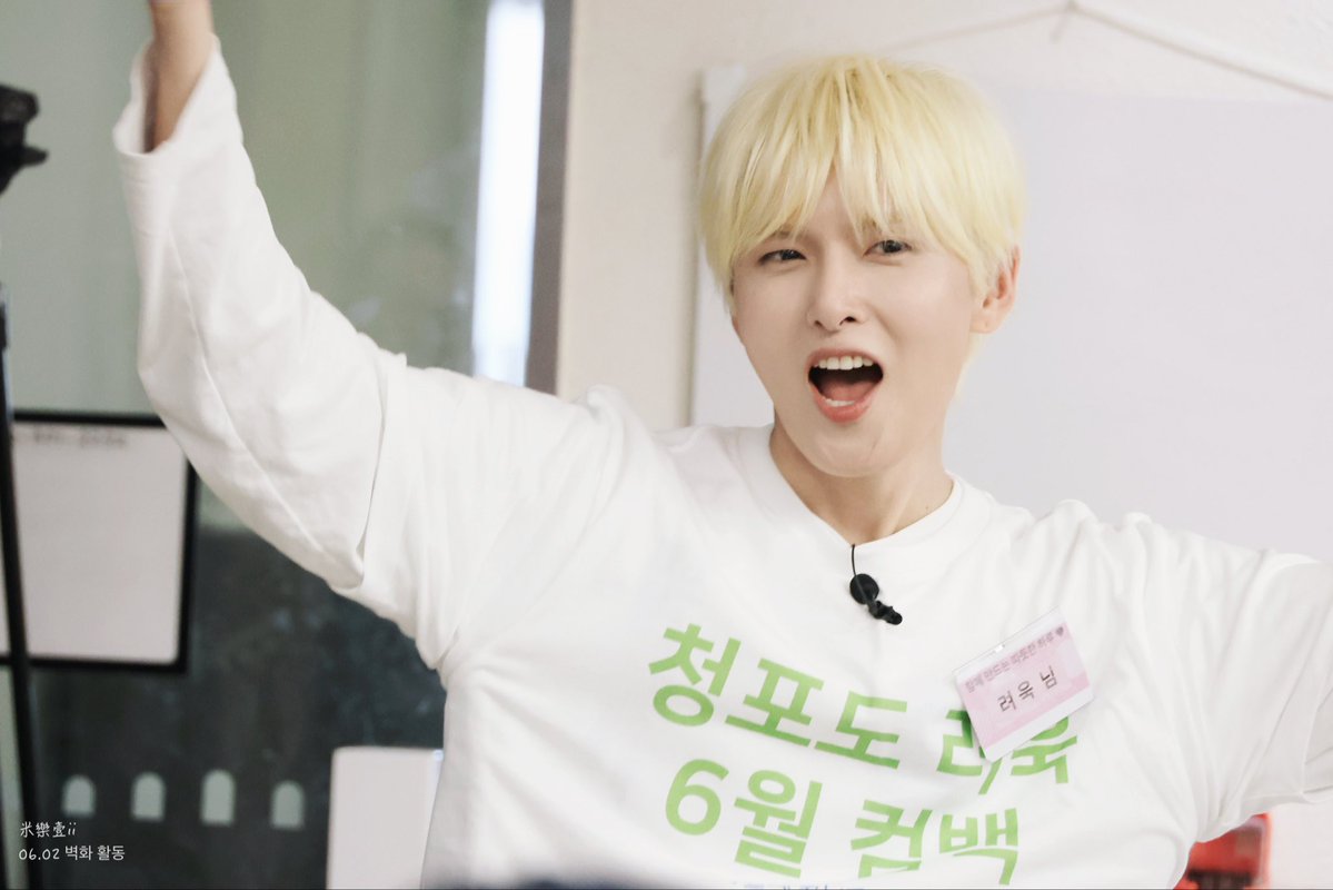 imqqqii17's tweet photo. 벽화 그리기 봉사 활동
재미있는 하루였어요
#SUPERJUNIOR
#슈퍼주니어
#RYEOWOOK 
#金厉旭
#김려욱 
#リョウク https://t.co/54hBdKWZ41