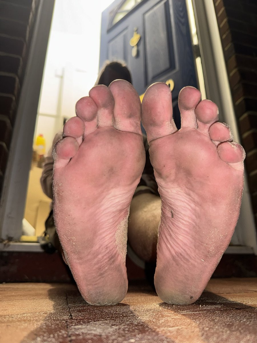 boredsoles's tweet photo. Walking home from the beach barefoot after jumping in after work cause I’m werid https://t.co/dZkhXm2GOh