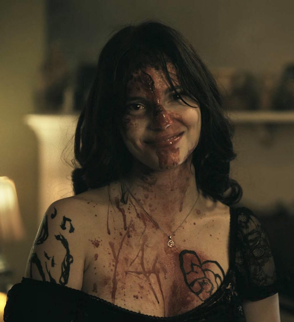 hourlyinde's tweet photo. 4K nikki freeman covered in blood https://t.co/1QEmybSnPK