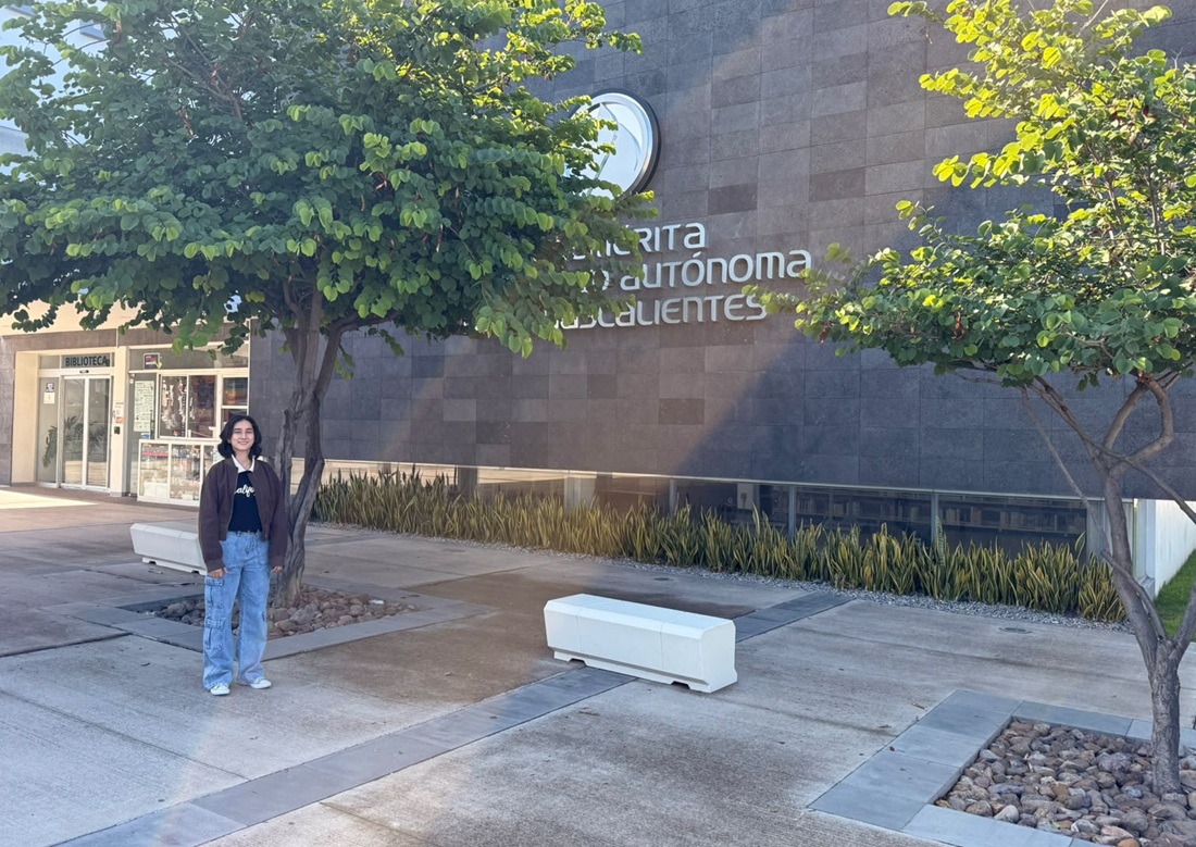 ComentarioUdeC's tweet photo. #Universitarias

Estudiante del Bachillerato 25 gana plata en Olimpiada Nacional de Informática

https://t.co/fPImQXyzDn

#ElComentario #ComunidadUdeC #Bchillerato25 #MedallaDePlata #OlimpiadaFemenilMexicanaDeInformática #OFMI #ConcursoNacional https://t.co/wWGrmMls1x